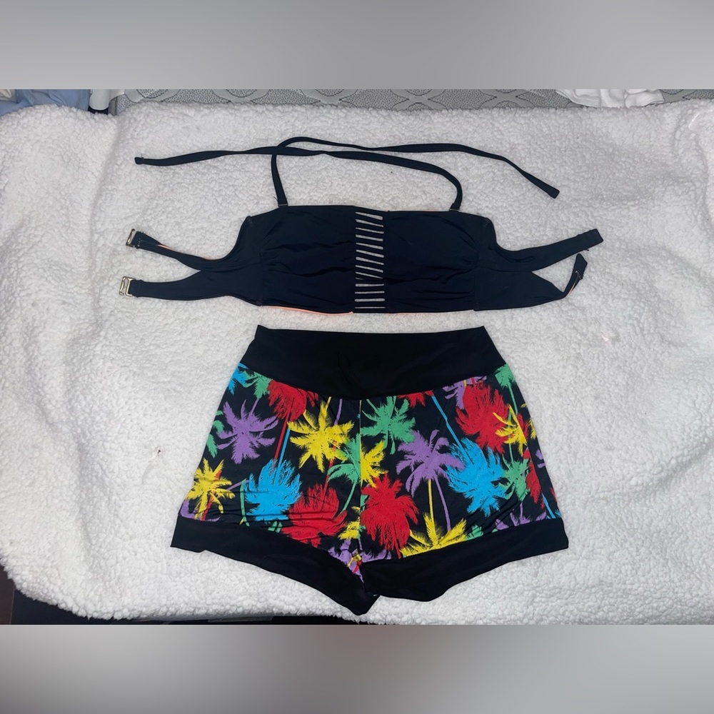 ✨ Hawaiian Shorts With Bikini Top ✨